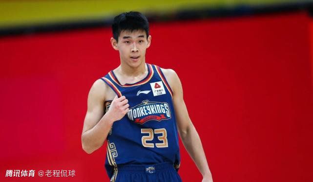 ”纳瓦斯2019年从皇马以1500万欧转会费加盟巴黎，加盟至今出战108场比赛，丢掉87球，完成50场零封。